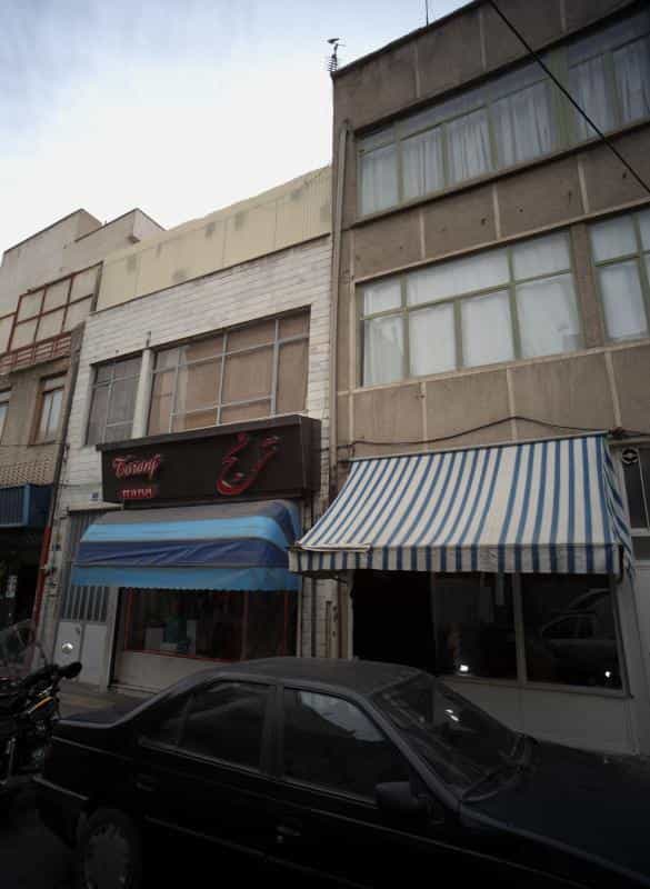 عکس فروشگاه پوشاک در صاحب الزمان