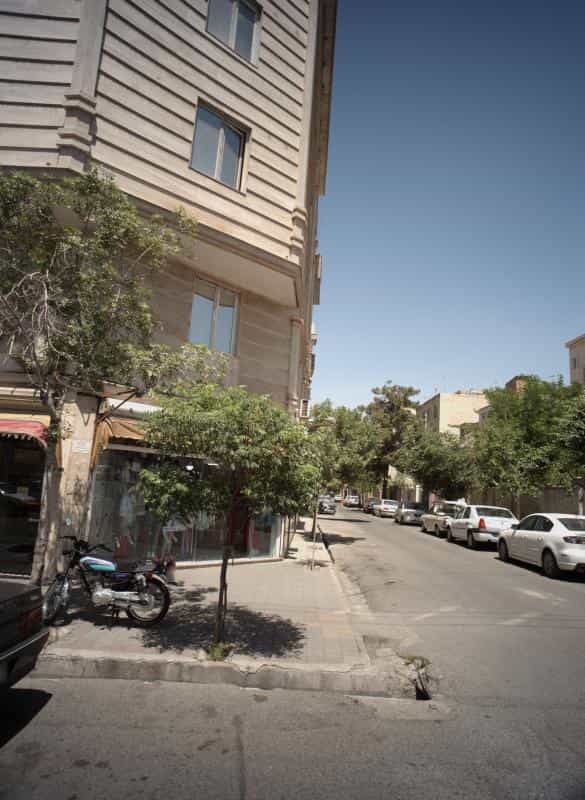 عکس فروشگاه لباس در مشیریه