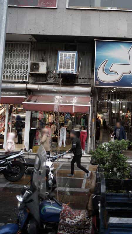 عکس فروشگاه لباس در انقلاب