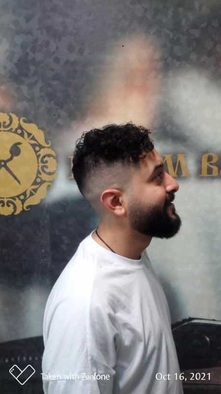 عکس پیرایش حسام در محله نورباران اصفهان 