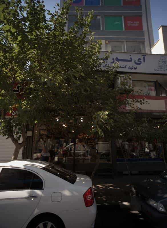 عکس فروشگاه پوشاک در انقلاب