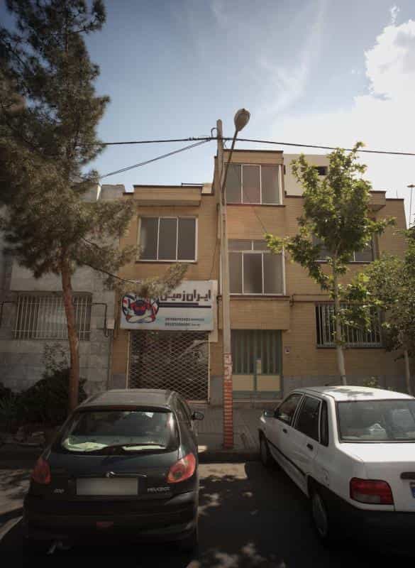 عکس ارایشگاه مردانه ایران زمین در محله فلسطین مشهد 