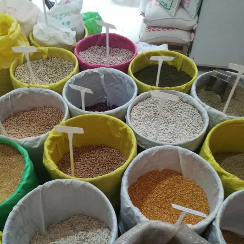 عکس فروشگاه عطاری و خشکبار کریمی در محله جلفا اصفهان 