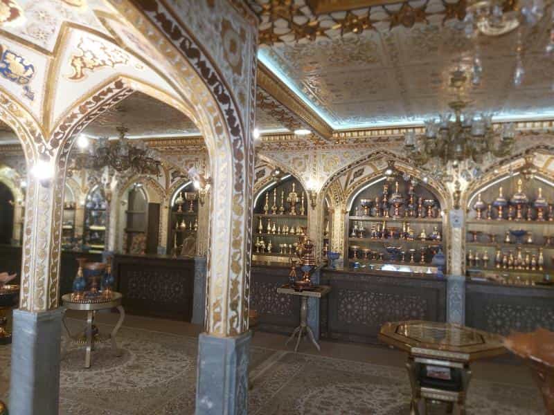 عکس سرای گز آنتیک در محله بازار اصفهان 