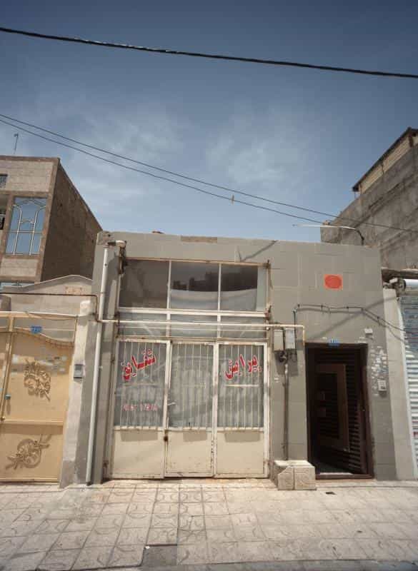 عکس پیرایش شقایق در شهرک بهارستان مشهد 