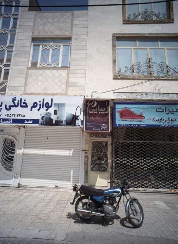 عکس زیبایی رزیتا در محله ولیعصر مشهد 