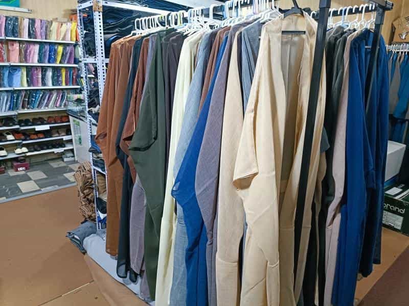 عکس فروشگاه لباس روحانیت شیعه در محله یزد آباد اصفهان 