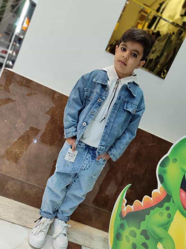 عکس پوشاک بچگانه تایسیز در محله نگارستان اصفهان 