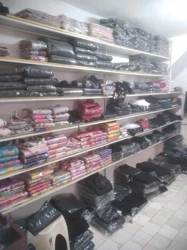 عکس پخش شال روسری اخوان مقدسی در محله گلبهار اصفهان 