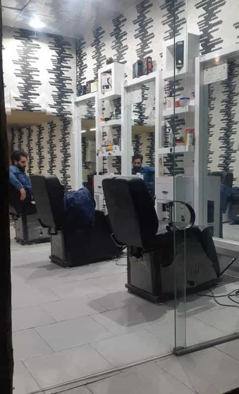 عکس آرایشگاه آقایان در محله عیدگاه مشهد 