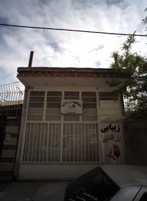 عکس زیبایی رز طلایی در محله آب و برق مشهد 