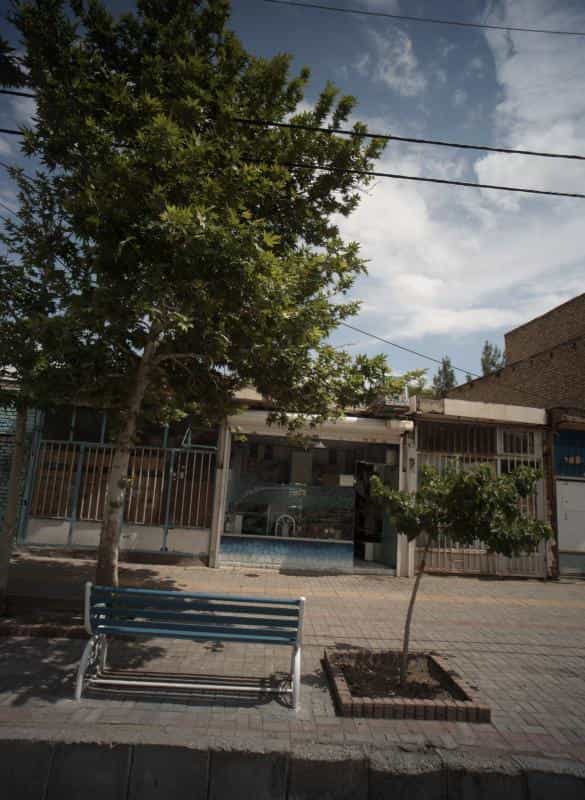 عکس پیرایش جوان در محله رسالت مشهد 
