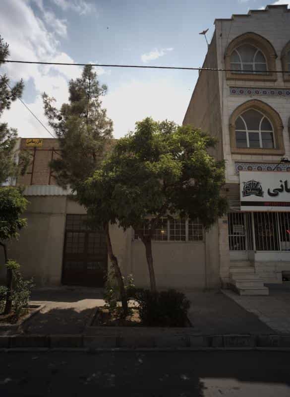عکس پیرایش مانی در محله شریف مشهد 
