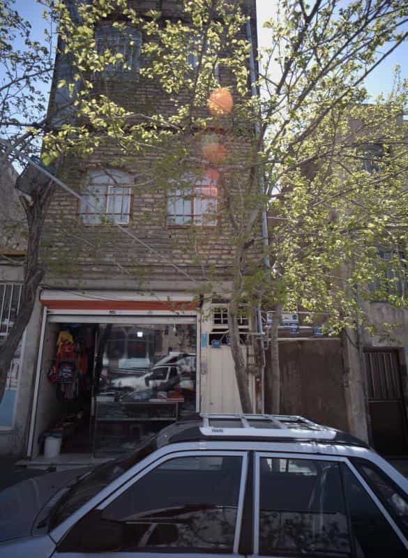 عکس فروشگاه پوشاک در خاک سفید