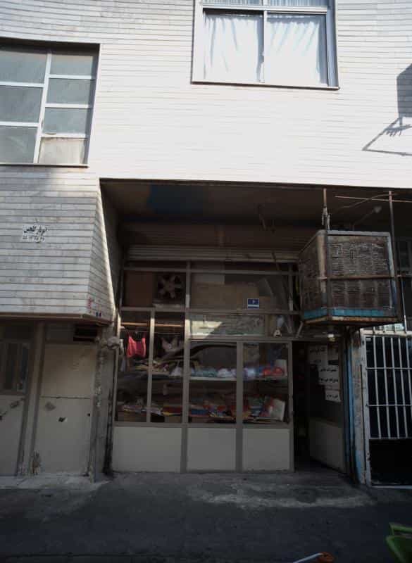 عکس فروشگاه پوشاک در ولیعصر جنوبی