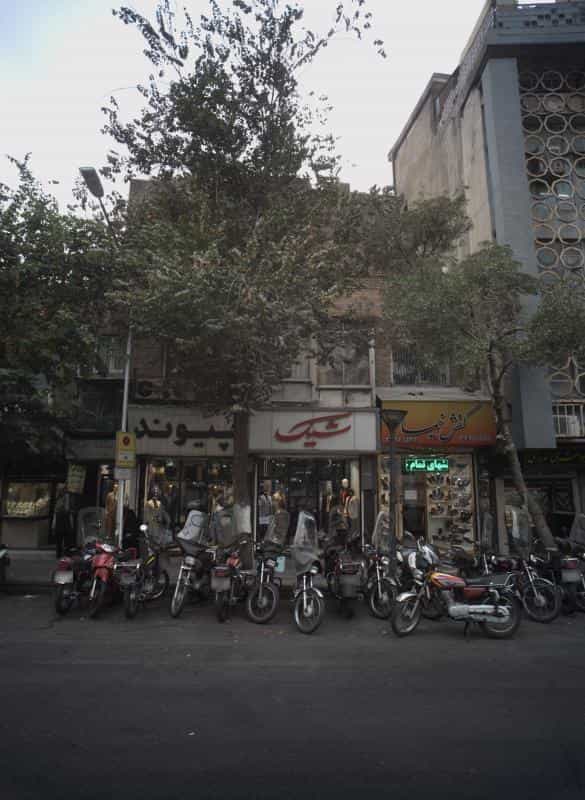 عکس فروشگاه پوشاک شیک در بهارستان