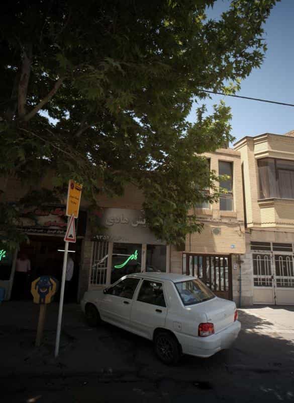 عکس پیرایش هادی در محله حضرت ابوطالب مشهد 
