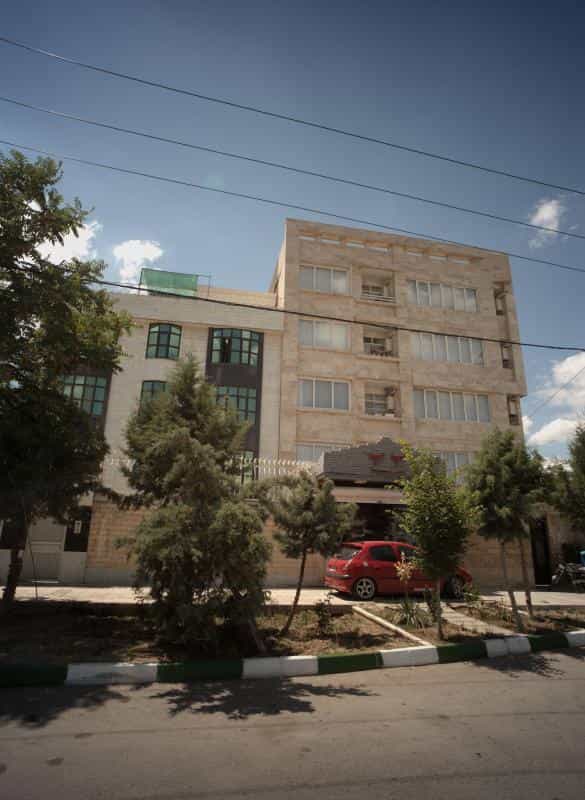 عکس آرایشگاه مردانه ب ب در محله آب و برق مشهد 