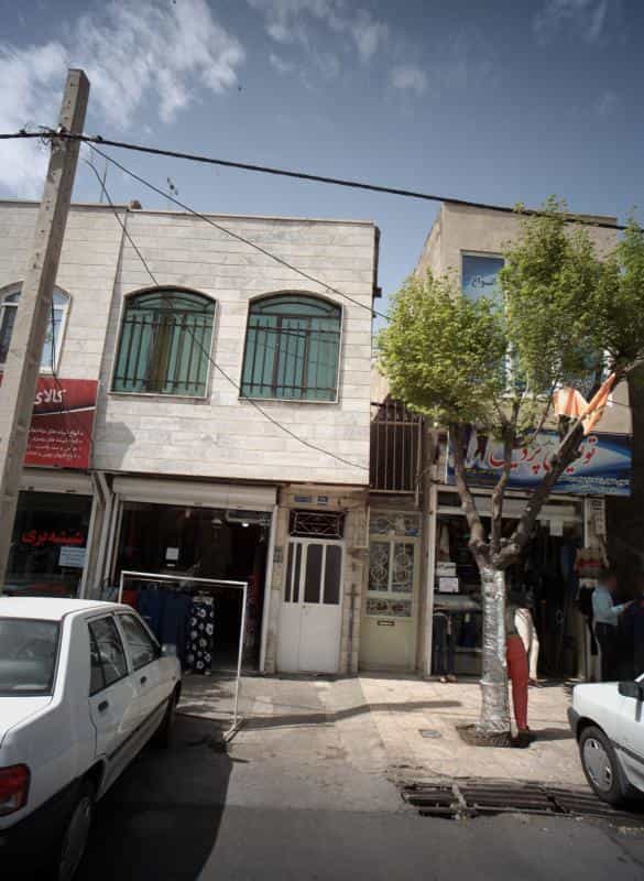 عکس فروشگاه پوشاک در خاک سفید