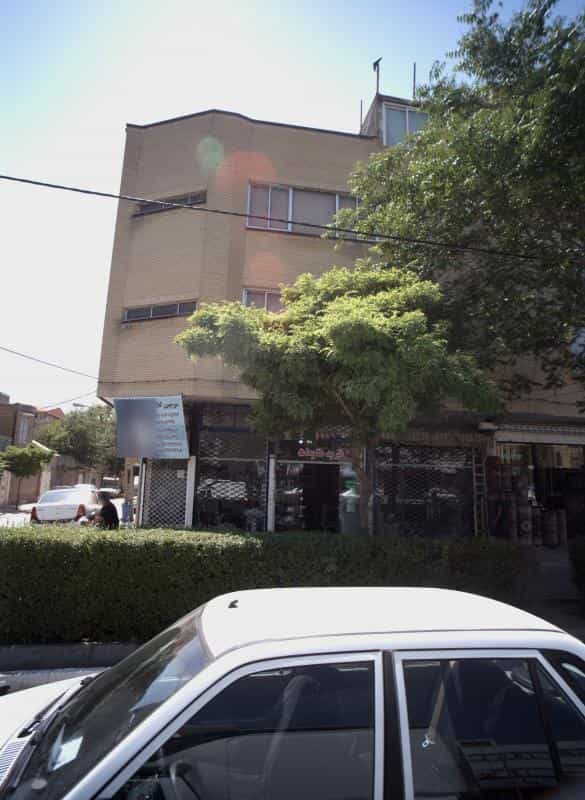 عکس آرایشگاه مردانه موچین کلاسیک در محله رضاییه مشهد 