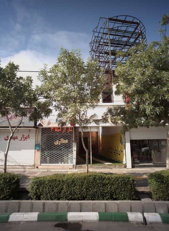 عکس زیبایی برگ سرخ در محله فرهنگ مشهد 