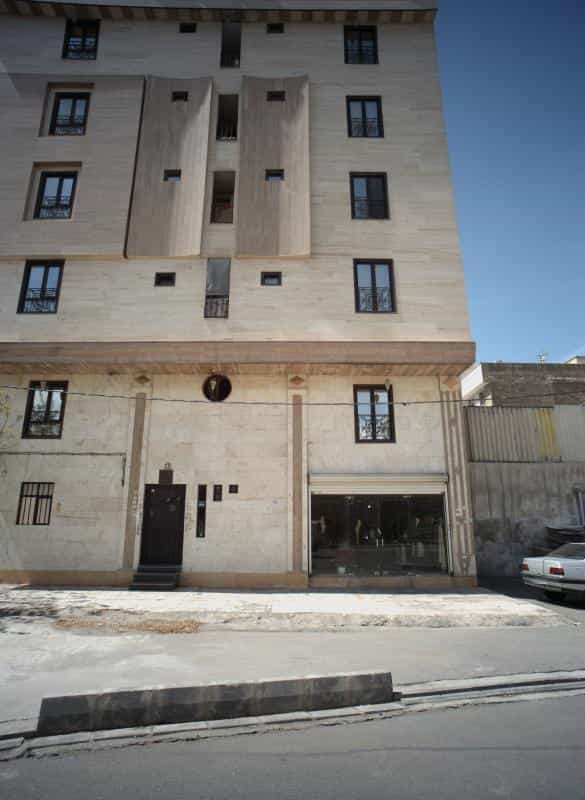 عکس فروشگاه پوشاک در خزانه