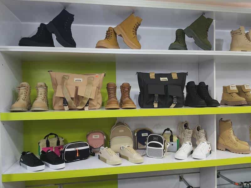 عکس تی تن گالری در باغ زرشک اصفهان