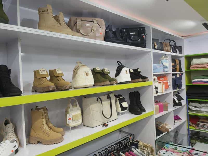 عکس تی تن گالری در باغ زرشک اصفهان