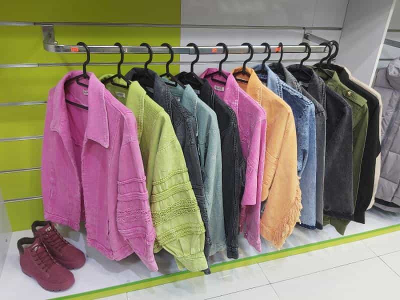 عکس تی تن گالری در باغ زرشک اصفهان