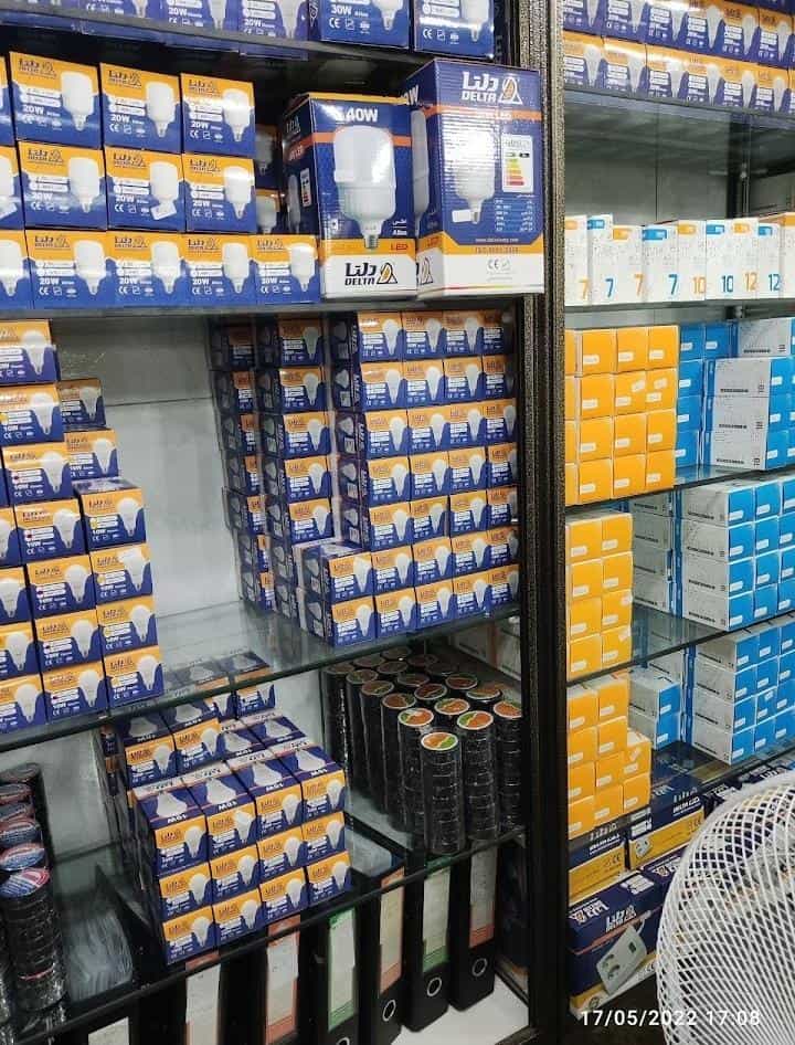 عکس برق دانا نقیان بوروکس (بروکس) تعویض لامپ در دستگرده اصفهان