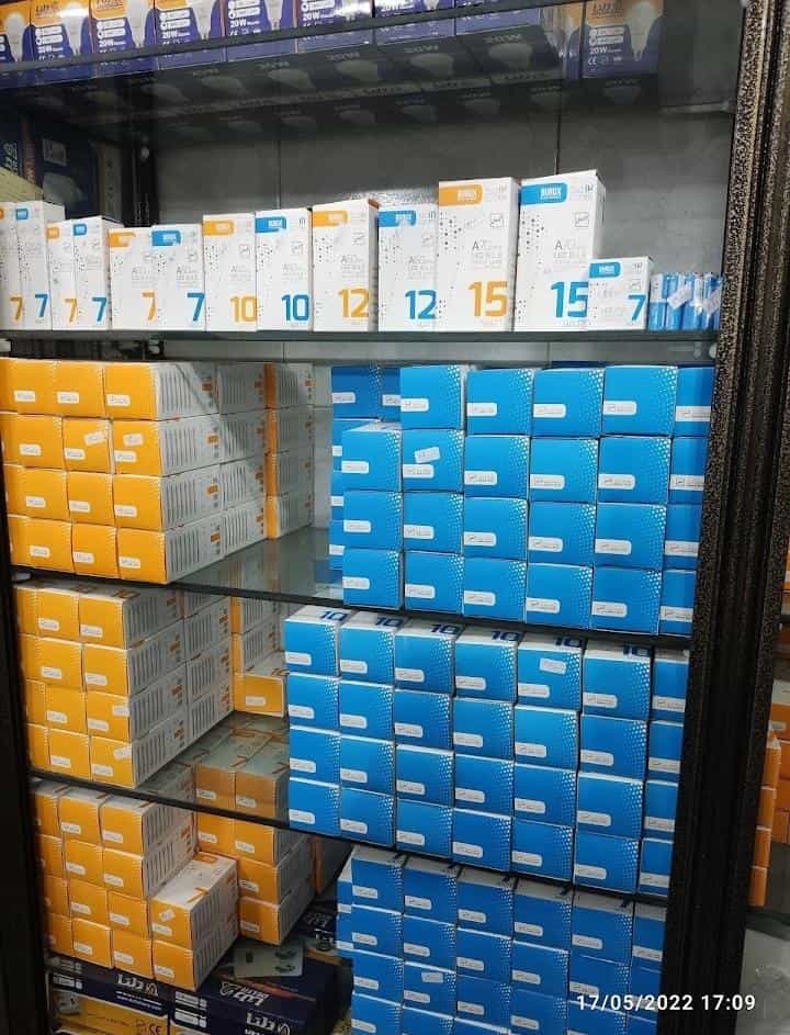 عکس برق دانا نقیان بوروکس (بروکس) تعویض لامپ در دستگرده اصفهان