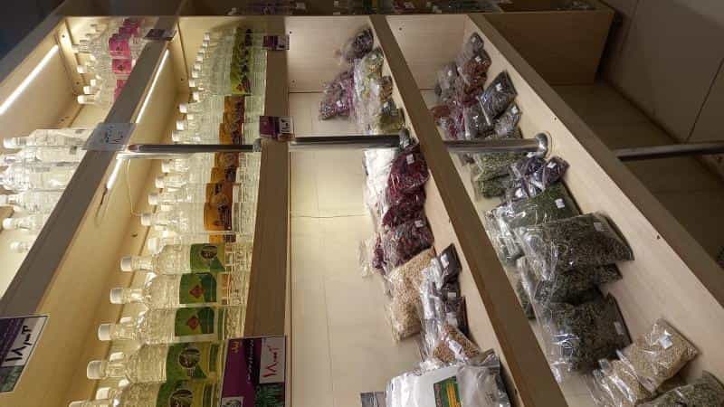 عکس نمایشگاه و فروشگاه گلابگیری و عرقیجات ناب زرین در بید آباد اصفهان