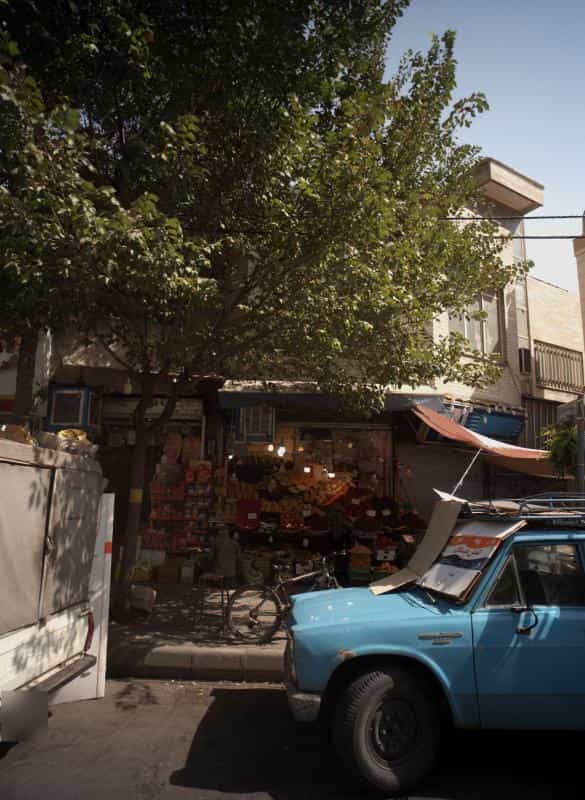 عکس میوه فروشی در استخر
