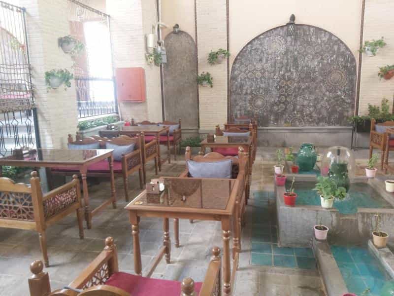 عکس سفره خانه و کافه سنتی رومانس ۱ در جلفا اصفهان