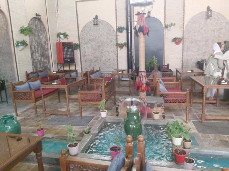 عکس سفره خانه و کافه سنتی رومانس ۱ در جلفا اصفهان
