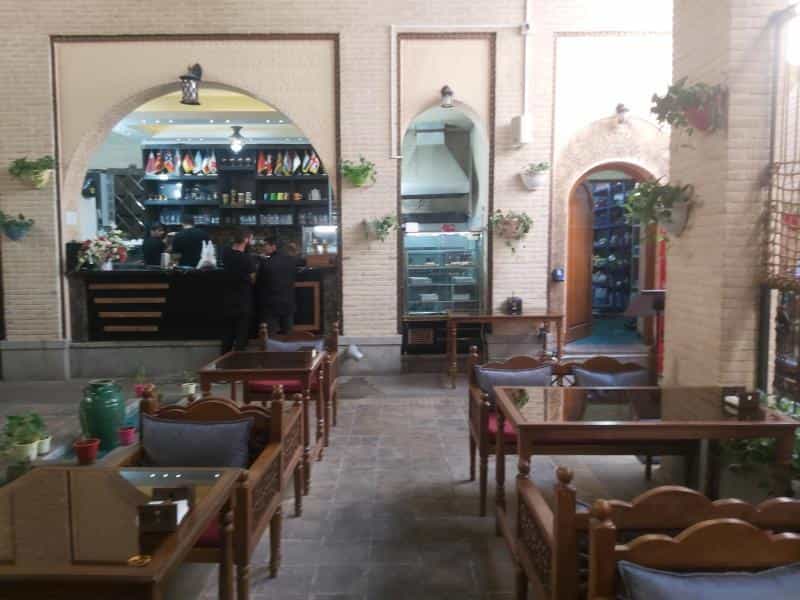 عکس سفره خانه و کافه سنتی رومانس ۱ در جلفا اصفهان