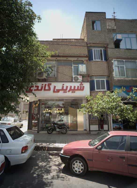 عکس شیرینی گاندی در انقلاب مشهد