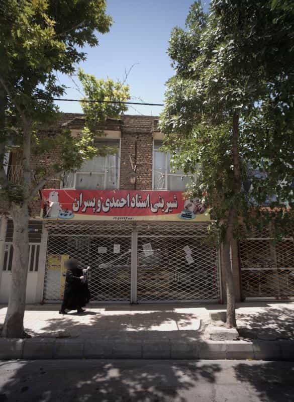 عکس شیرینی استاد احمدی و پسران کوی ولیعصر مشهد