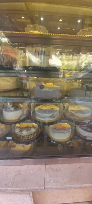 عکس شیرینی فروشی خروس قندی در سجاد شهر مشهد