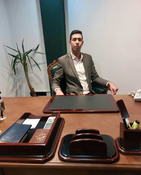 عکس مهدی نریمانی وکیل پایه یک دادگستری و مشاور حقوقی در آینه خانه اصفهان