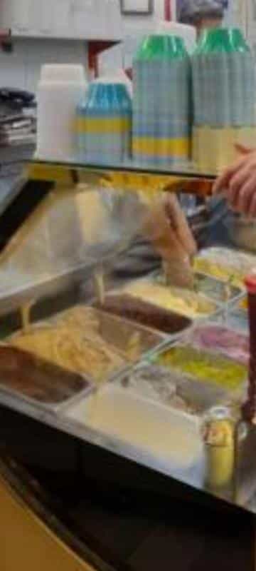 عکس بستنی سنتی رادکان در آب و برق مشهد