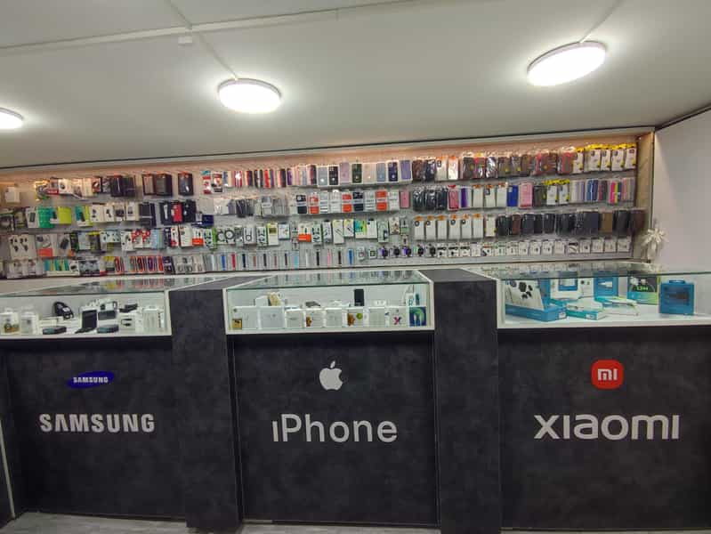 عکس لوازم جانبی موبایل دلِفون در دانشگاه علم و صنعت تهران