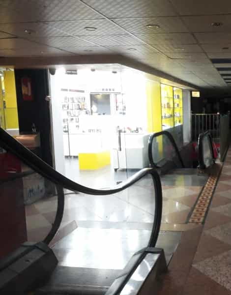 عکس مجتمع تجاری دنیای نور در مجیدیه تهران