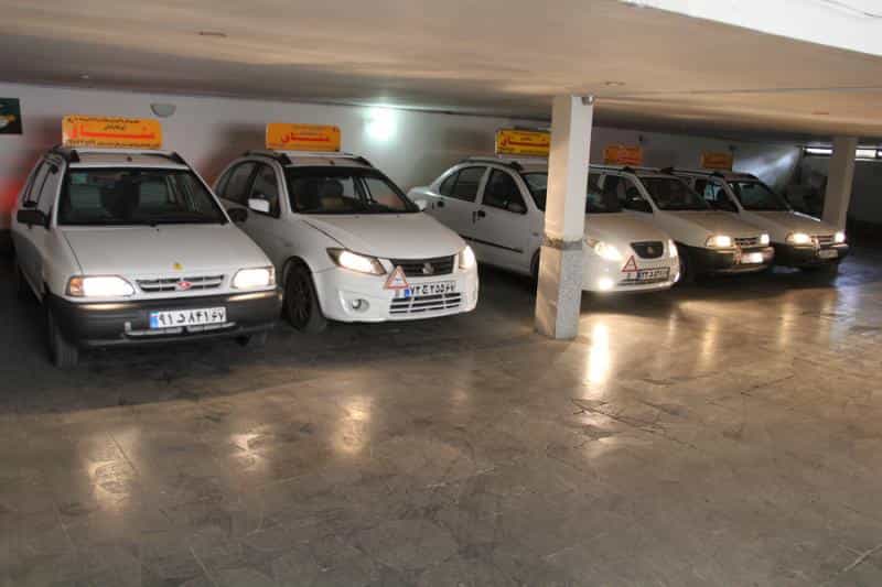 عکس آموزشگاه رانندگی مشتاق در شاهزید اصفهان