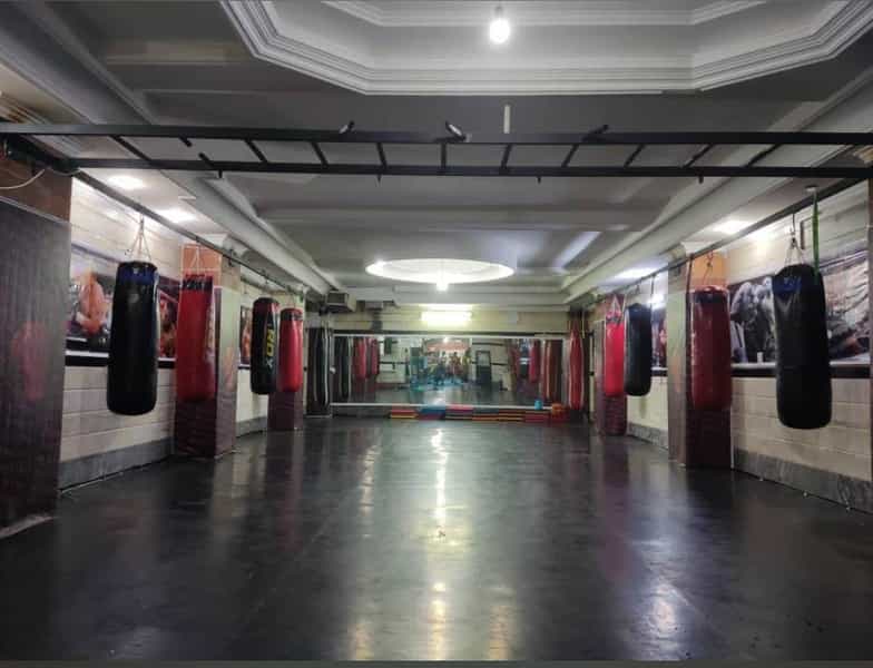 عکس باشگاه بوکس برزین در شاهین ویلا کرج