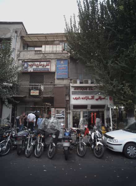 عکس صرافی آقازاده در فردوسی تهران