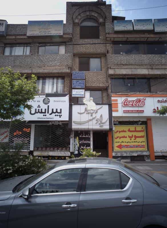 عکس دفتر وکالت زهرا مومن در دانشجو مشهد