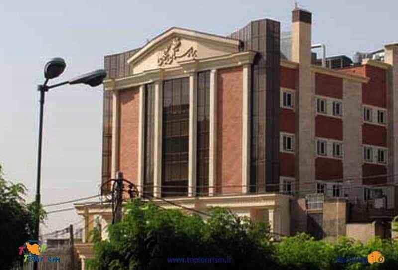 عکس بیمارستان نیکان .دکتر مینائی جراح در اراج تهران