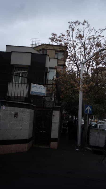 عکس دکتر هوشنگ باستی در انقلاب تهران