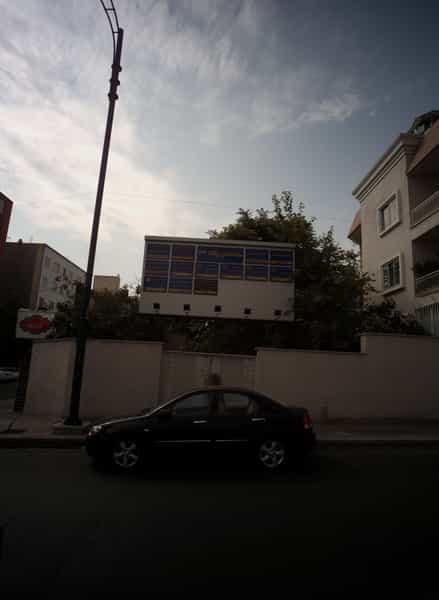 عکس دکتر فرنوش عیوضی در دریا تهران